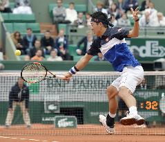 Nishikori powers into French Open quarterfinals for 1st time