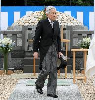 Emperor pays respects at Prince Katsura's grave