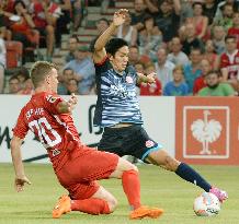 Muto flat in competitive debut for Mainz