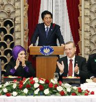 PM Abe hosts dinner party for Turkish president, first lady