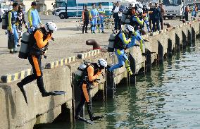 Police hold diving drill ahead of G7 summit