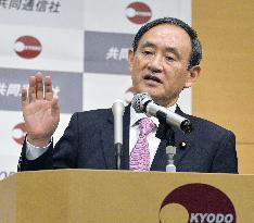 Top government spokesman Suga gives a lecture at Kyodo News