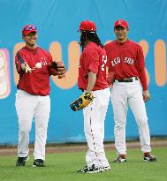 Matsuzaka tunes up ahead of exhibition game