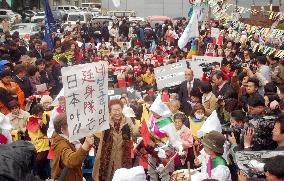 (2)Protesters continue to demand Japan apologize for WWII sex sl