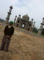 Retired Postmaster builds replica of Taj Mahal for his wife