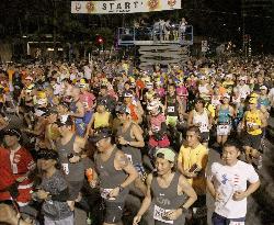 Runners start at Honolulu Marathon 2016