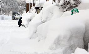 Heavy snowfall continues to hit Sea of Japan coastal areas