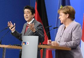 Abe, Merkel agree to work with U.S. in promoting trade