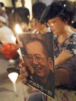People attend candlelight rally to free Nobel laureate Liu in H.K.