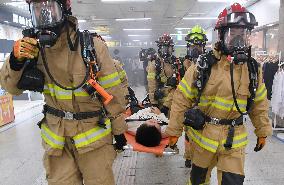 Antiterrorism drill in Seoul subway station