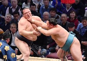 Lackluster sumo champion Kisenosato