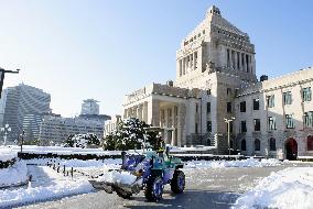 Heavy snowfall hit Tokyo