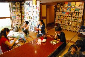 Old teahouse becomes gathering place for young mothers