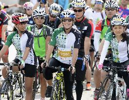 U.S. envoy Kennedy ready for cycling event in northeastern Japan