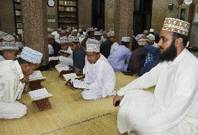 Islamic school students in Mumbai learn only Islam