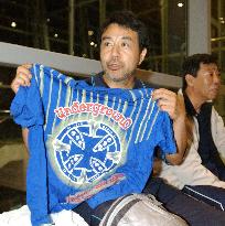 (3)2 freed crew members, colleagues return to Japan