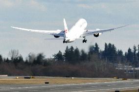 JAL's Dreamliner jet takes off to Japan