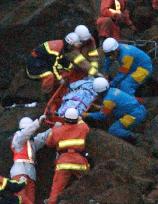 (7)2-yr-old boy rescued, mother taken out, 4 days after earthqua