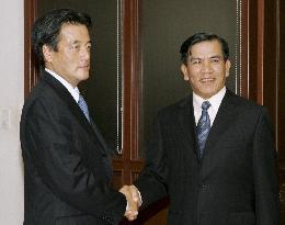 Okada meets with Myanmar foreign minister