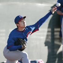 Cubs pitcher Wada throws bullpen session