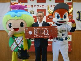 Mayor pitches barbecue party for fans of pro baseball team in west Japan