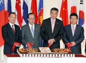 Leaders of ASEAN, Japan, China, S. Korea meet in Singapore