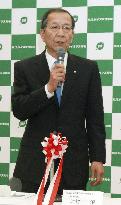 Matsue Biomass chief speaks to visitors to power generation plant