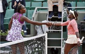 V. Williams beaten by Stephens at French Open