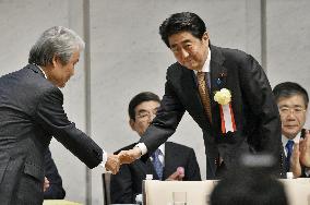 PM Abe attends Kendanren general meeting