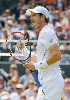 Murray runs through Wimbledon 2nd round