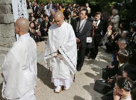 Buddhist priest heads to hall for 9-day fasting