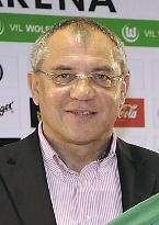 Soccer: Magath to sign 1-year deal with Sagan