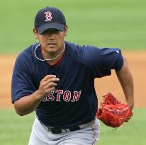 Matsuzaka shaky in rained-out spring training game