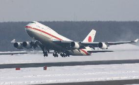 (4)1st group of core GSDF unit leaving Japan for Iraq