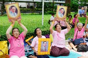 People pray for recovery of Thai king