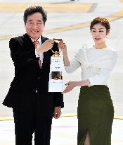 Olympic flame arrives in S. Korea for 2018 Pyeongchang Winter Games