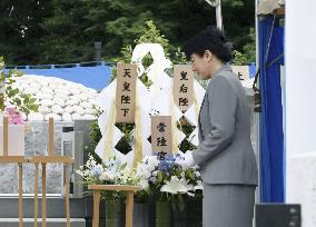 Japan empress visits imperial cemetery