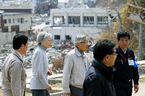 Imperial couple visit disaster-hit Miyagi Pref.