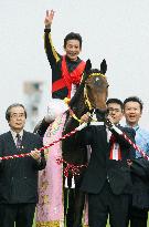 Buena Vista beats Red Desire again to win Japanese Oaks