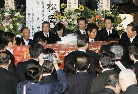 Body of ex-farm minister Matsuoka arrives in hometown for wake