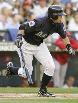 Ichiro collects 3 more hits a day after marking 1,500th MLB hit