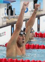 (1)Phelps wins men's 100m butterfly in Olympics