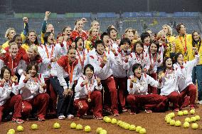 Japan beats 3-time champ U.S. to claim softball gold