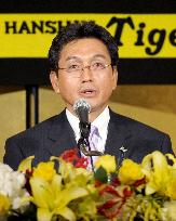 Mayumi formally unveiled as new Hanshin manager