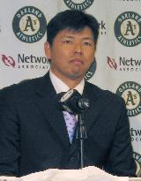 (2)Pitcher Yabu strikes deal with Oakland A's
