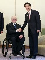 PM Abe meets IPC President Craven