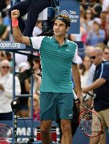 Federer cruises into 4th round of U.S. Open