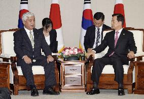 S. Korean, Japanese defense chiefs meet in Seoul