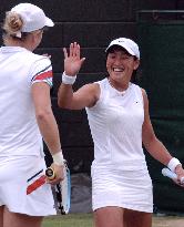 (1)Sugiyama, Clijsters win women's doubles semifinal at Wimbledo