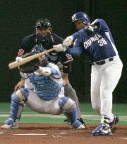 (1)Linares hits solo homer